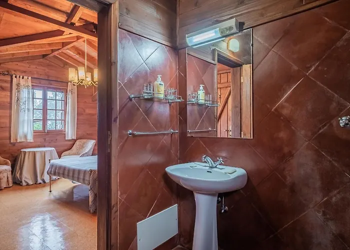 Achada Da Mouca By Homie Domek alpejski Santana (Madeira)